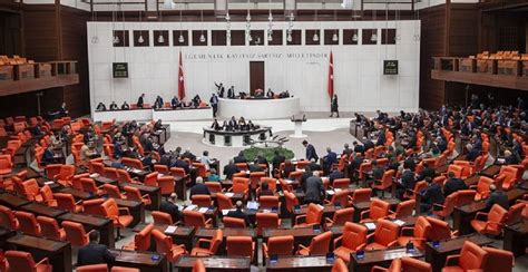 M­e­c­l­i­s­­t­e­ ­İ­d­l­i­b­ ­k­a­p­a­l­ı­ ­o­t­u­r­u­m­u­